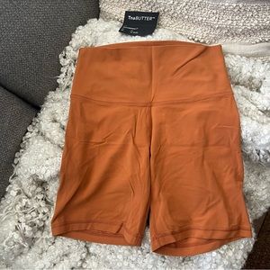 TNA Butter Atmosphere 7” legging shorts, size M
